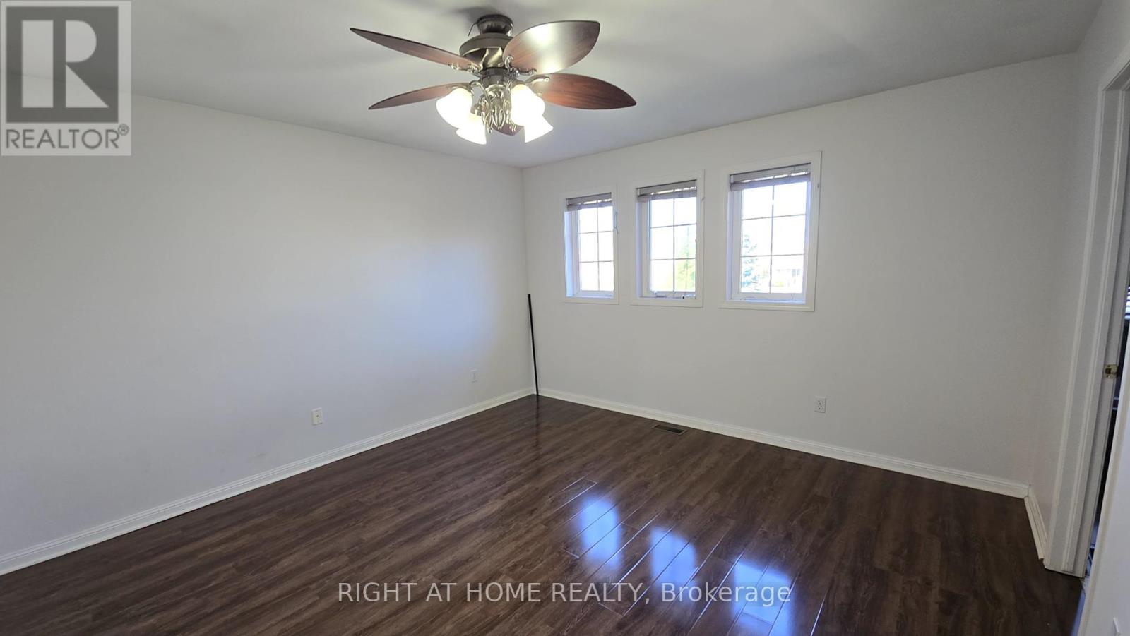 2438 Shadow Court, Oakville, Ontario  L6M 5G6 - Photo 19 - W12370301