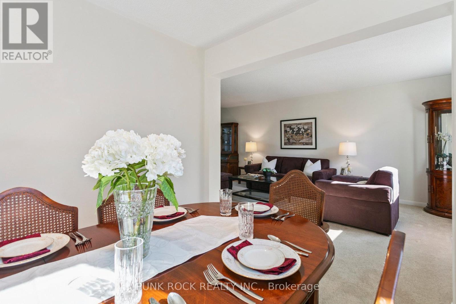 4161 Claypine Rise, Mississauga (Rathwood), Ontario  L4W 2G5 - Photo 12 - W12438989