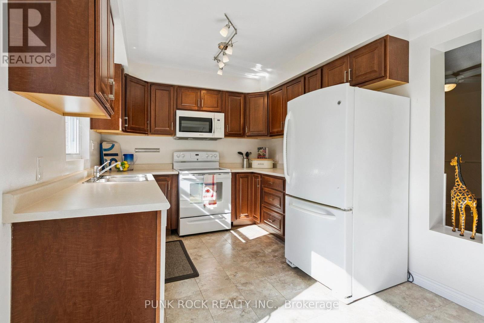 4161 Claypine Rise, Mississauga (Rathwood), Ontario  L4W 2G5 - Photo 16 - W12438989