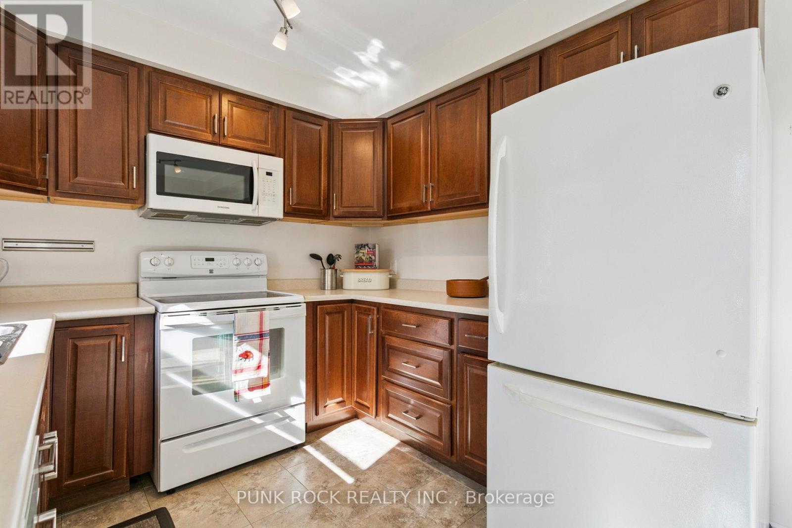 4161 Claypine Rise, Mississauga (Rathwood), Ontario  L4W 2G5 - Photo 17 - W12438989