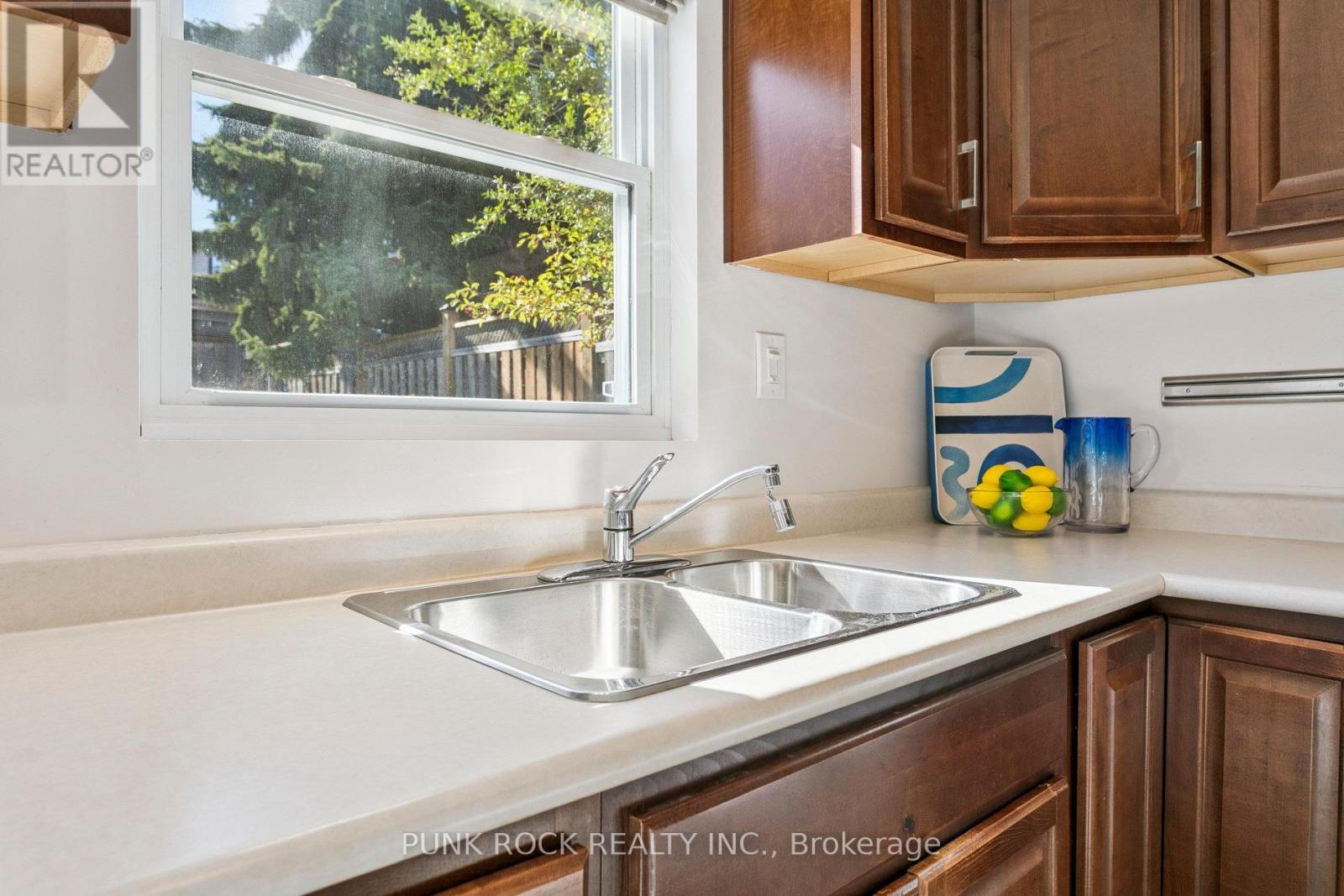 4161 Claypine Rise, Mississauga (Rathwood), Ontario  L4W 2G5 - Photo 18 - W12438989