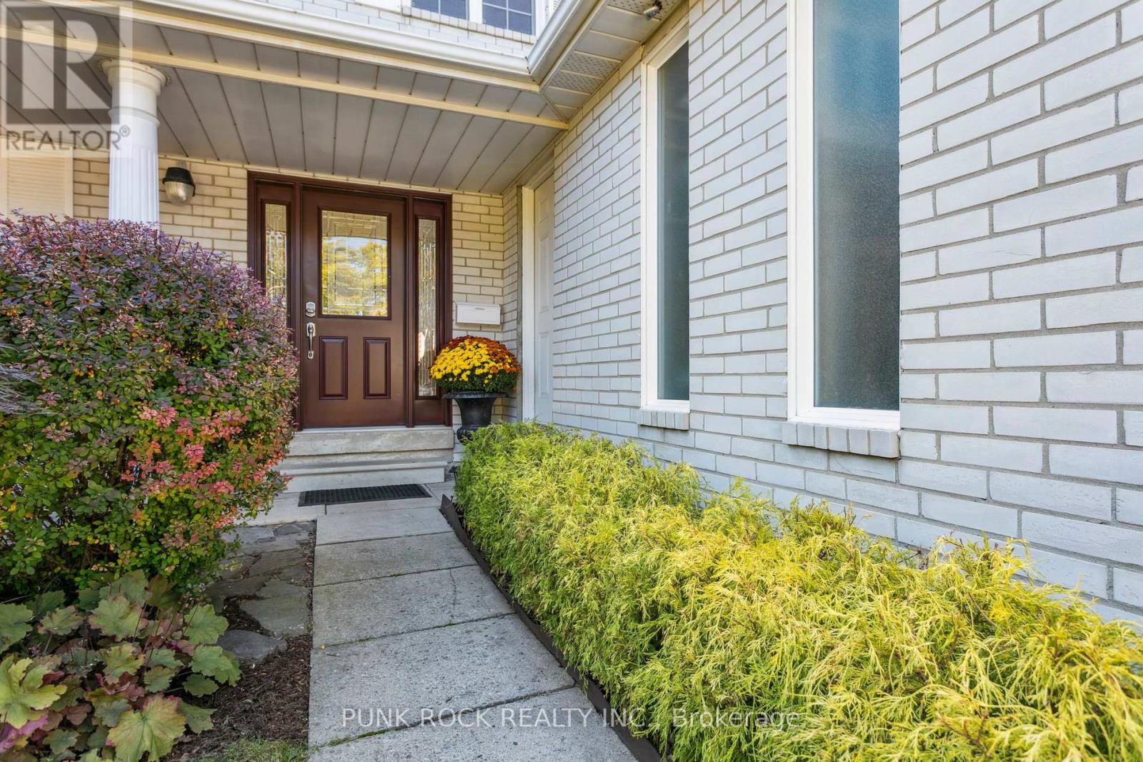 4161 Claypine Rise, Mississauga (Rathwood), Ontario  L4W 2G5 - Photo 2 - W12438989