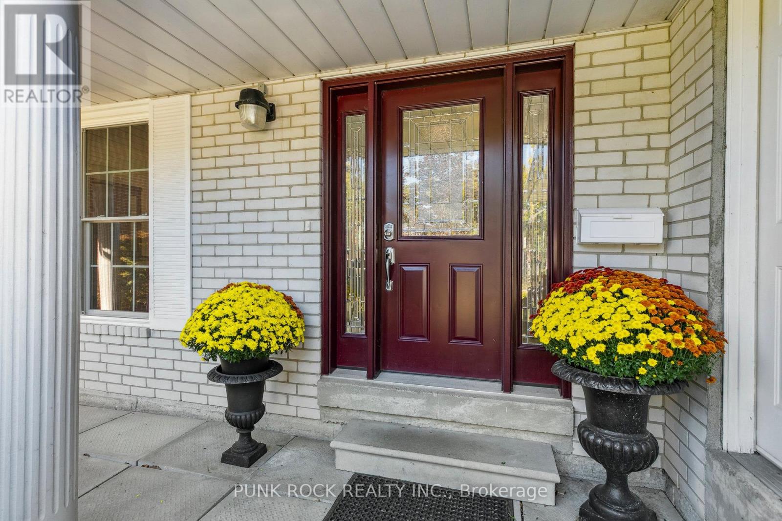 4161 Claypine Rise, Mississauga (Rathwood), Ontario  L4W 2G5 - Photo 3 - W12438989
