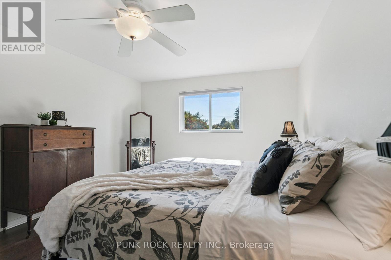4161 Claypine Rise, Mississauga (Rathwood), Ontario  L4W 2G5 - Photo 32 - W12438989