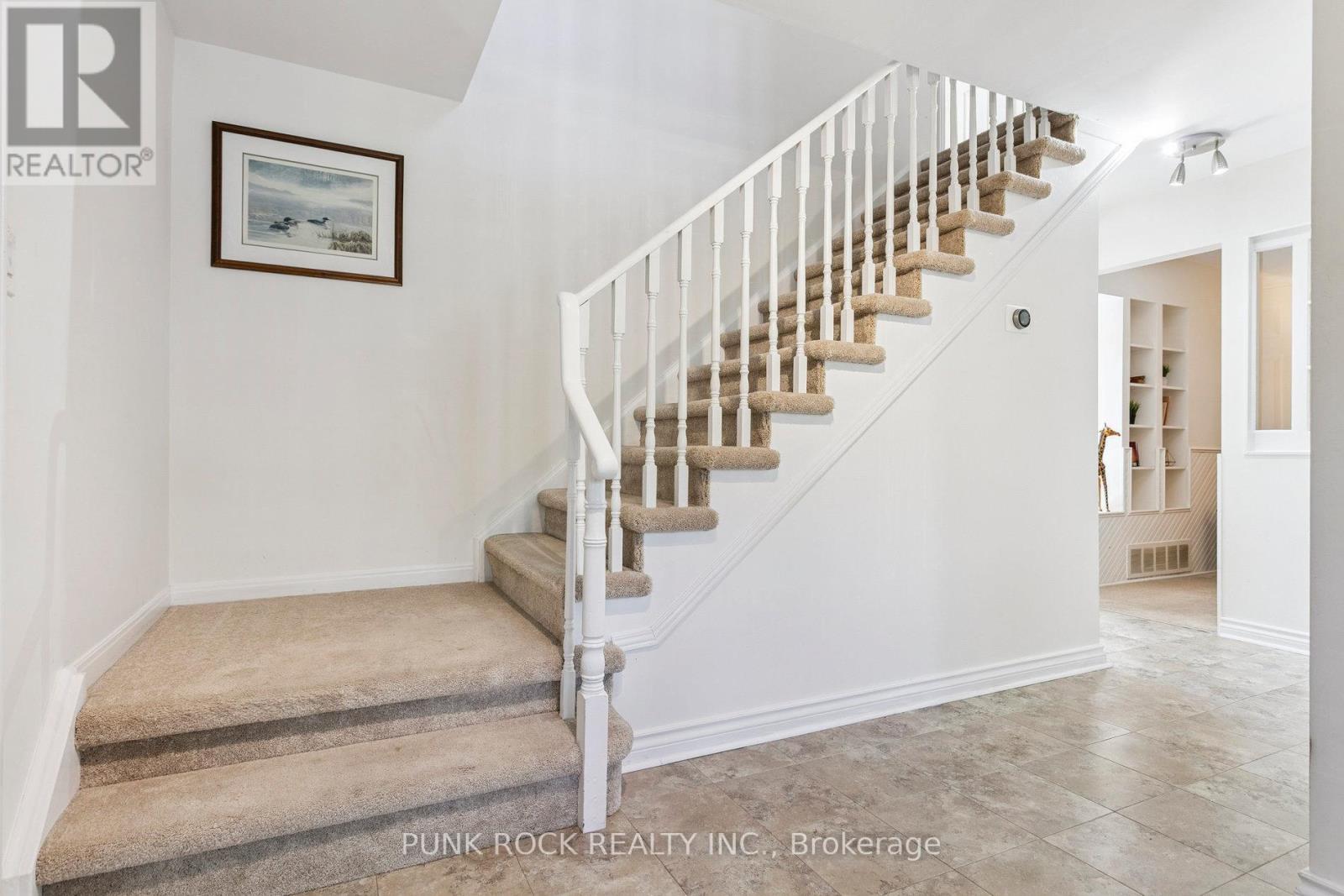 4161 Claypine Rise, Mississauga (Rathwood), Ontario  L4W 2G5 - Photo 5 - W12438989