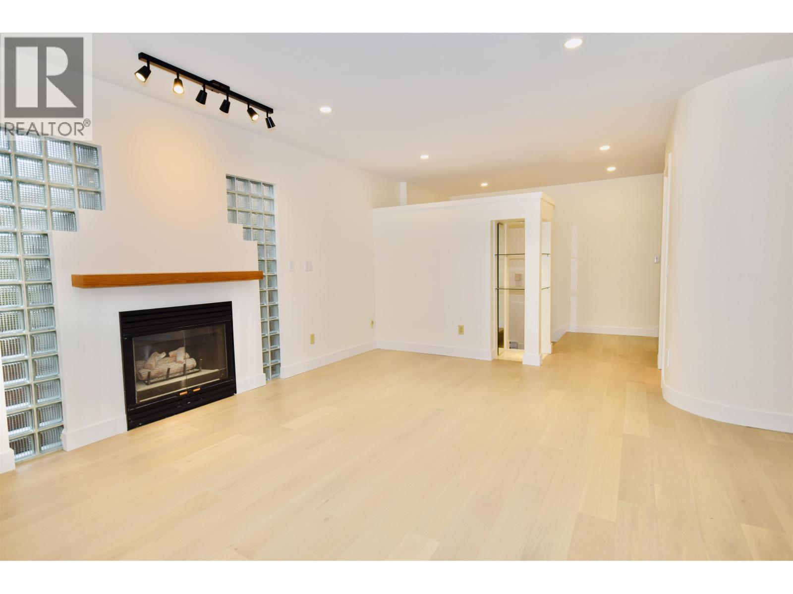1966 W 11th Avenue, Vancouver, British Columbia  V6J 2C6 - Photo 8 - R3054351