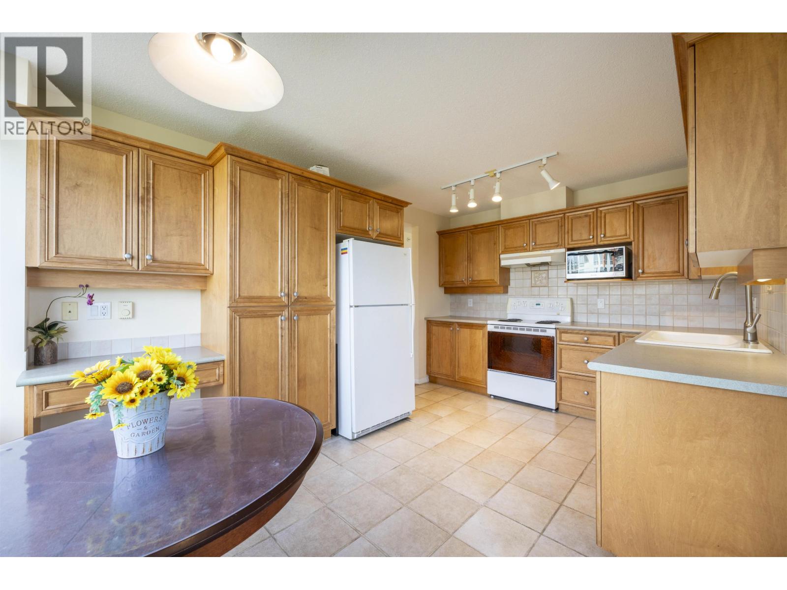 1001 5639 Hampton Place, Vancouver, British Columbia  V6T 2H6 - Photo 2 - R3054380