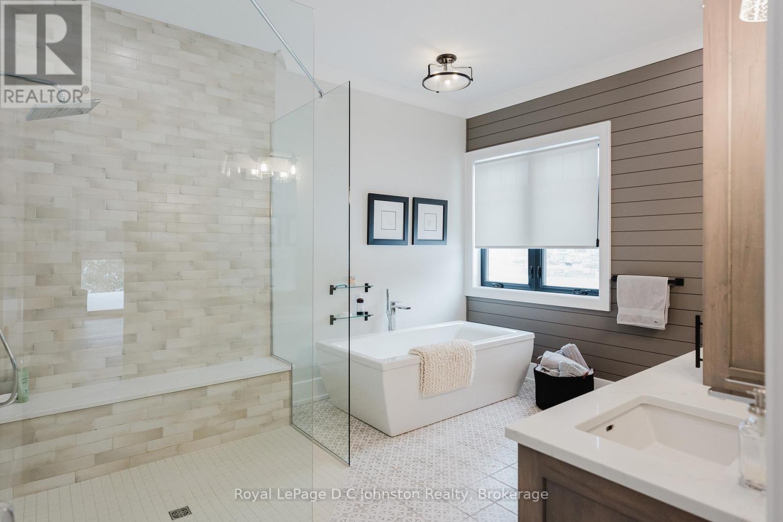 28 Lakeside Woods Crescent, Saugeen Shores, Ontario  N0H 2C6 - Photo 31 - X12438983