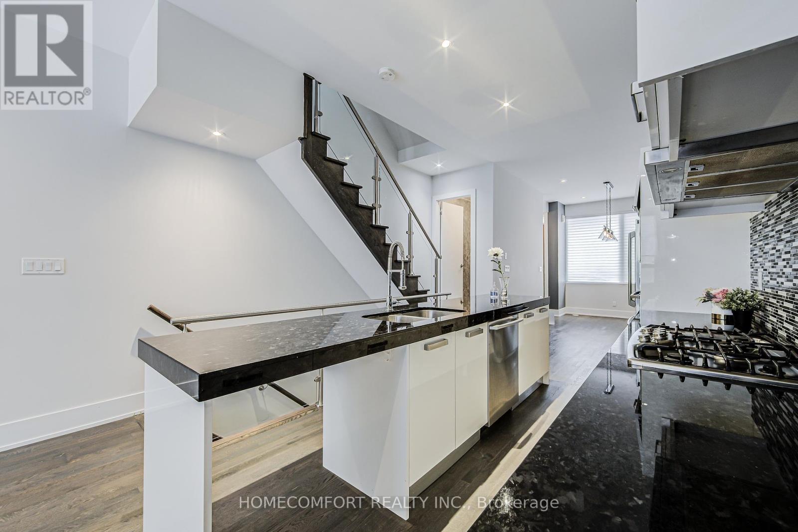 82 Boulton Avenue, Toronto, Ontario  M4M 0B5 - Photo 15 - E12438973