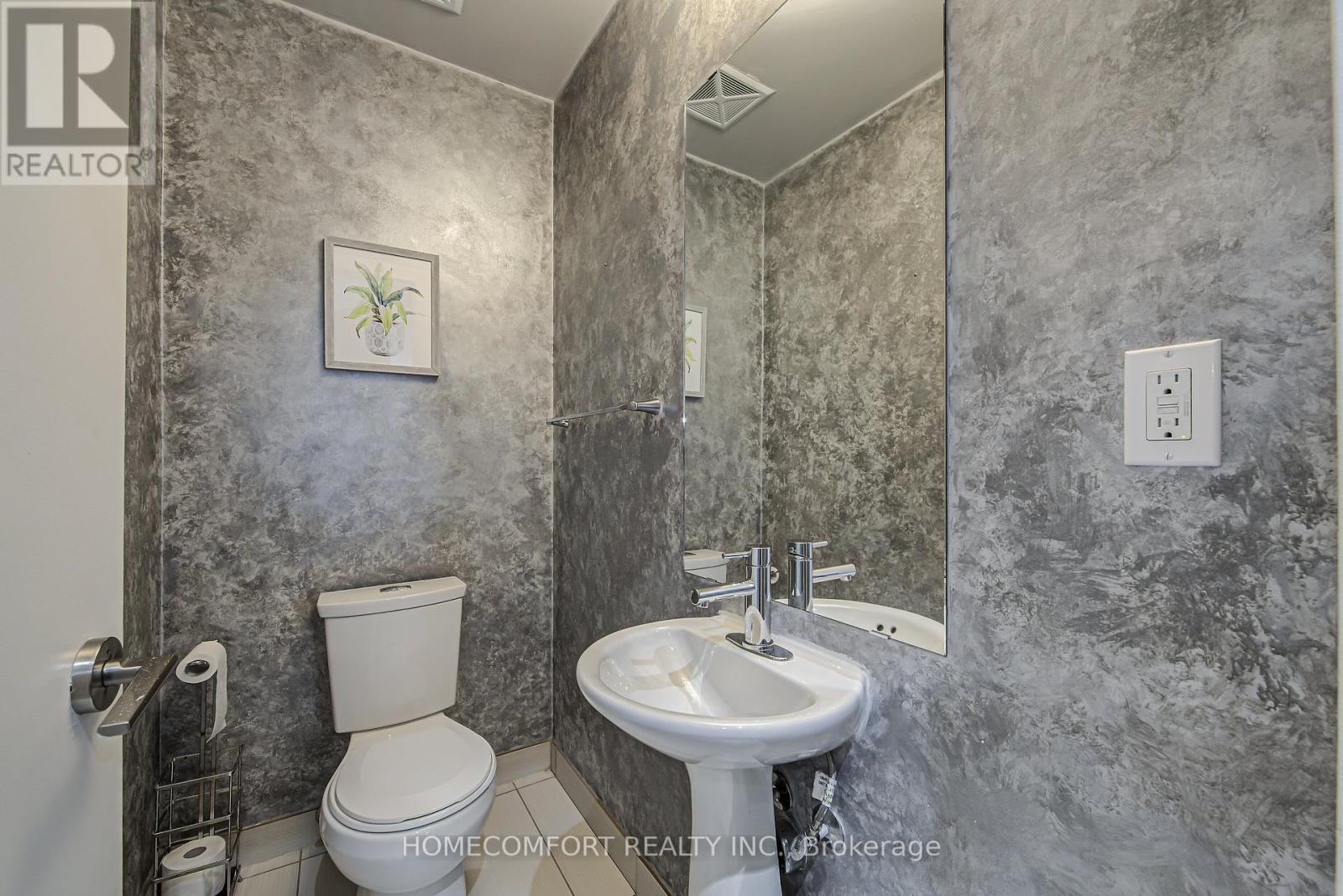 82 Boulton Avenue, Toronto, Ontario  M4M 0B5 - Photo 5 - E12438973
