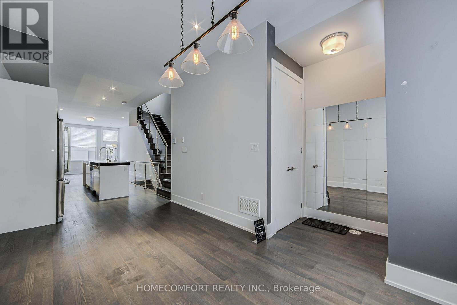 82 Boulton Avenue, Toronto, Ontario  M4M 0B5 - Photo 6 - E12438973