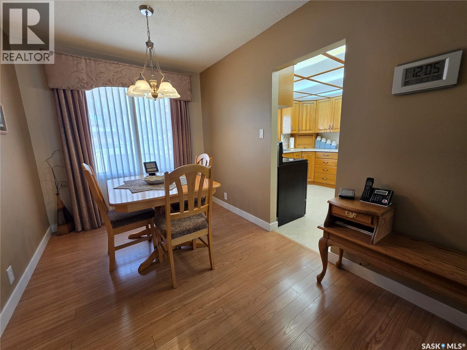 810 11th Avenue Ne, Swift Current, Saskatchewan  S9H 2V4 - Photo 5 - SK019852