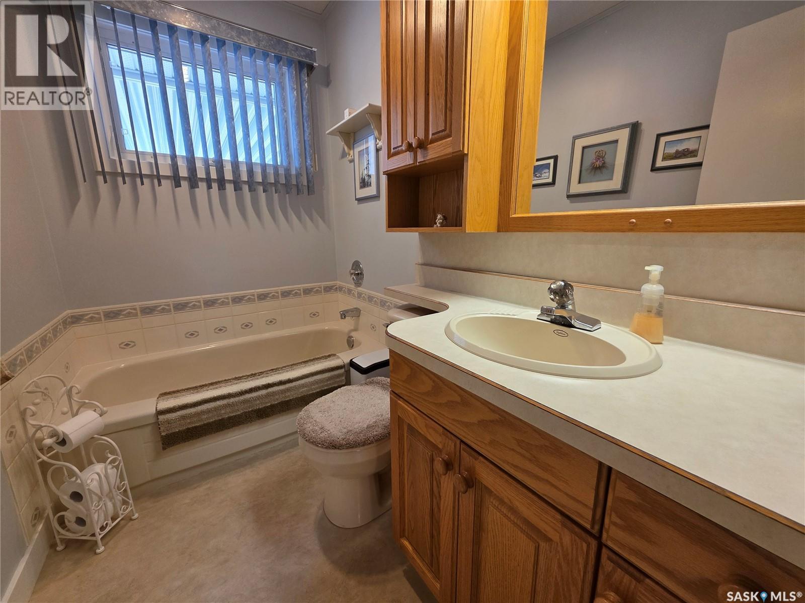 810 11th Avenue Ne, Swift Current, Saskatchewan  S9H 2V4 - Photo 8 - SK019852