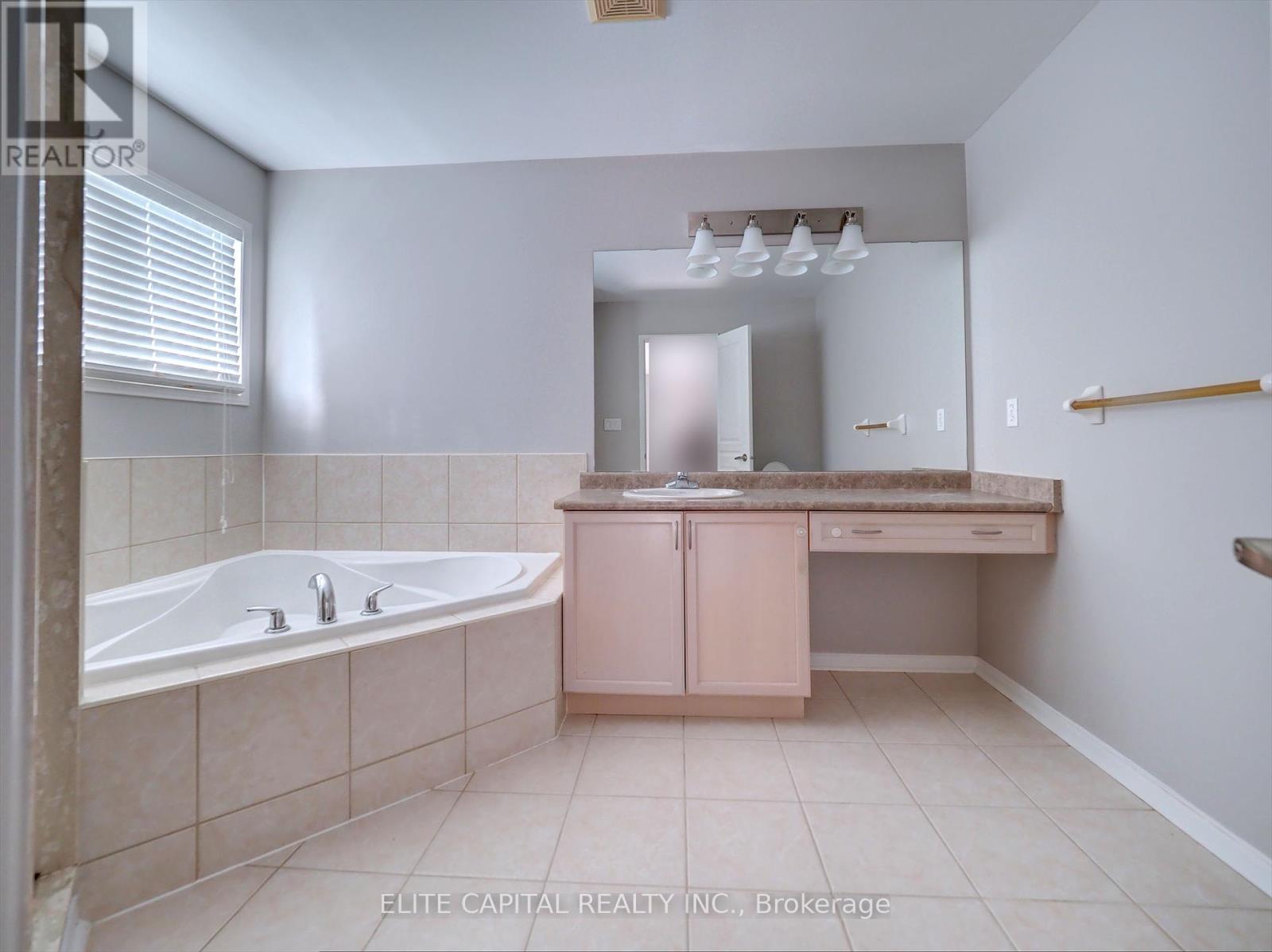 13 Wilcliff Court, Markham, Ontario  L6E 2E5 - Photo 11 - N12439002