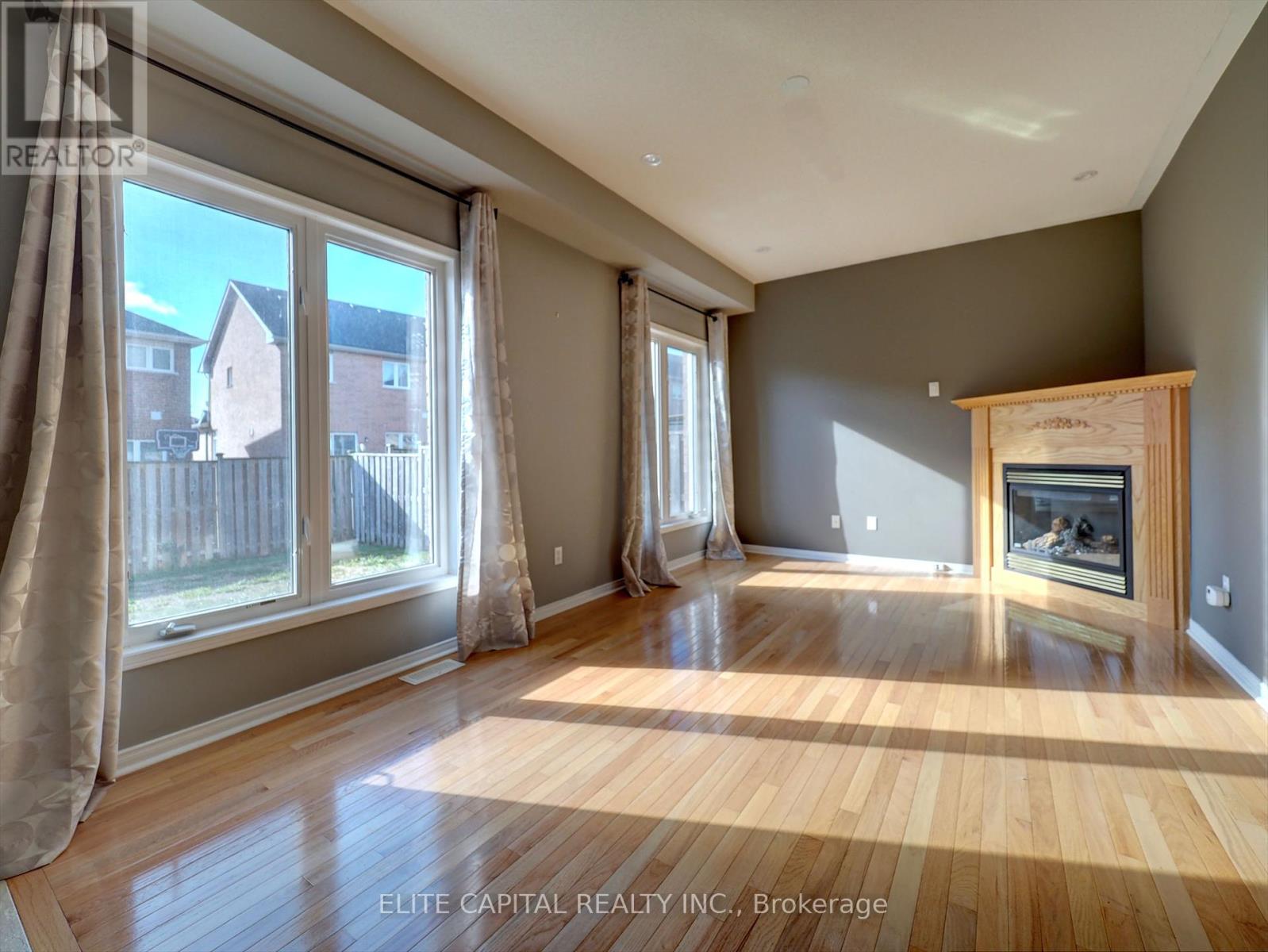 13 Wilcliff Court, Markham, Ontario  L6E 2E5 - Photo 5 - N12439002