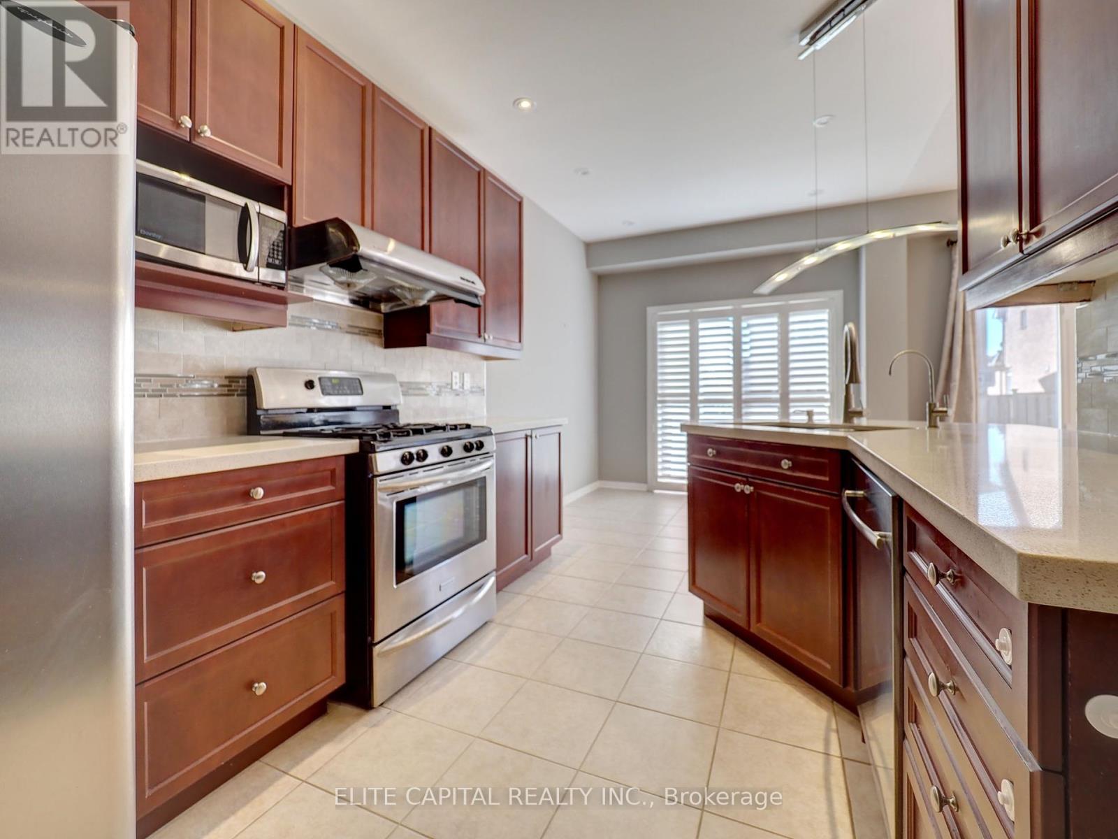 13 Wilcliff Court, Markham, Ontario  L6E 2E5 - Photo 8 - N12439002