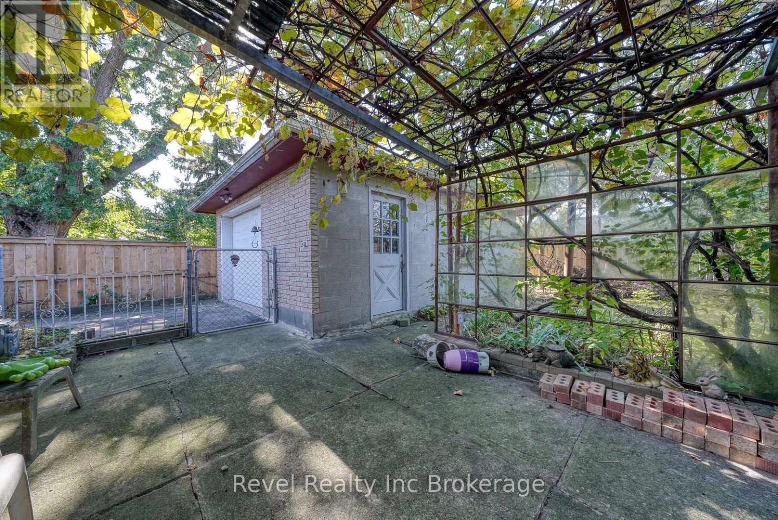 345 Vancouver Street, London East, Ontario  N5W 4S7 - Photo 10 - X12439013