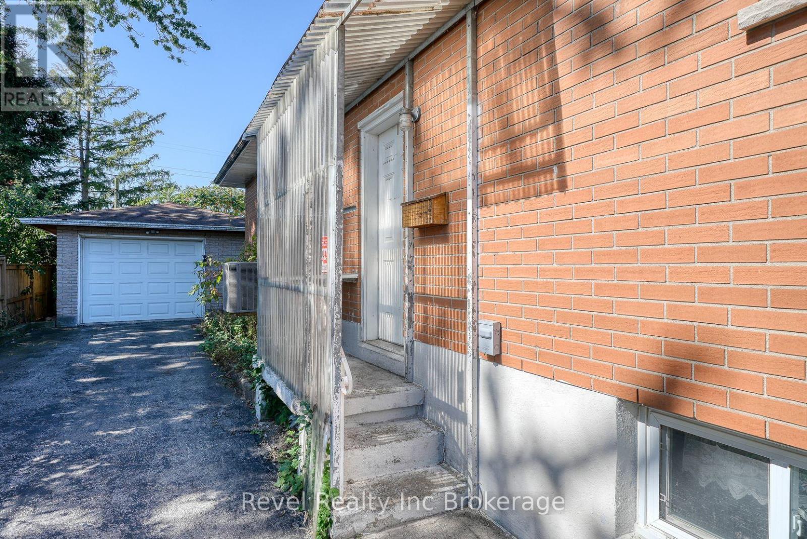 345 Vancouver Street, London East, Ontario  N5W 4S7 - Photo 4 - X12439013