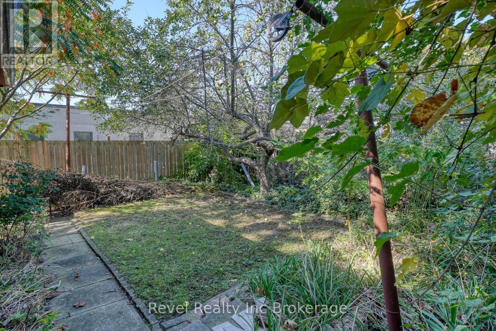 345 Vancouver Street, London East, Ontario  N5W 4S7 - Photo 6 - X12439013