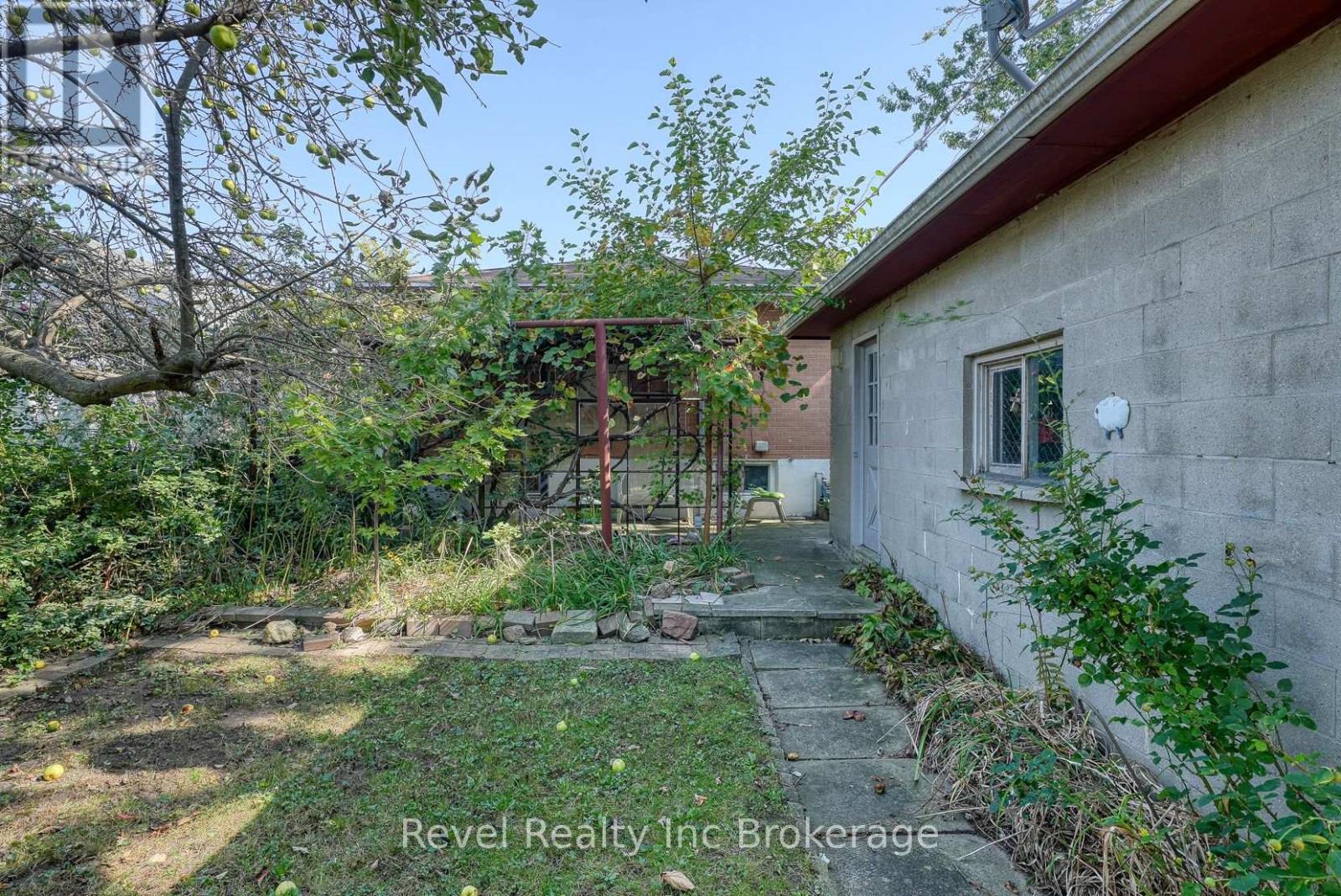 345 Vancouver Street, London East, Ontario  N5W 4S7 - Photo 7 - X12439013