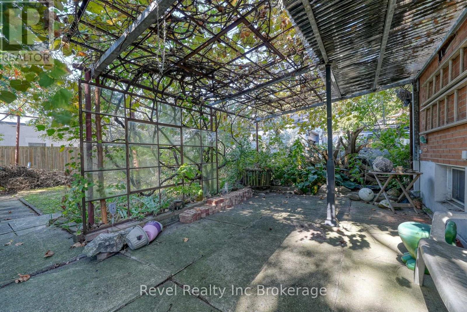 345 Vancouver Street, London East, Ontario  N5W 4S7 - Photo 9 - X12439013