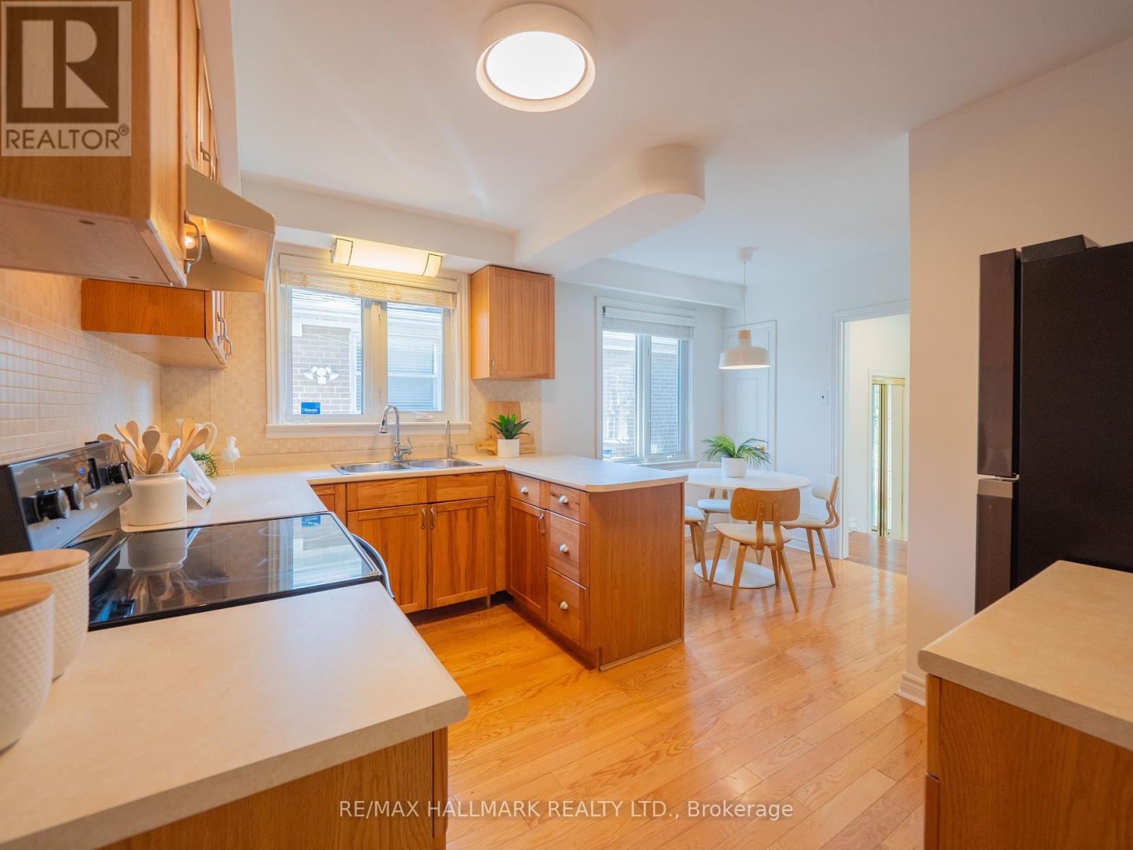 34 Guernsey Drive, Toronto, Ontario  M9C 3A6 - Photo 12 - W12438980