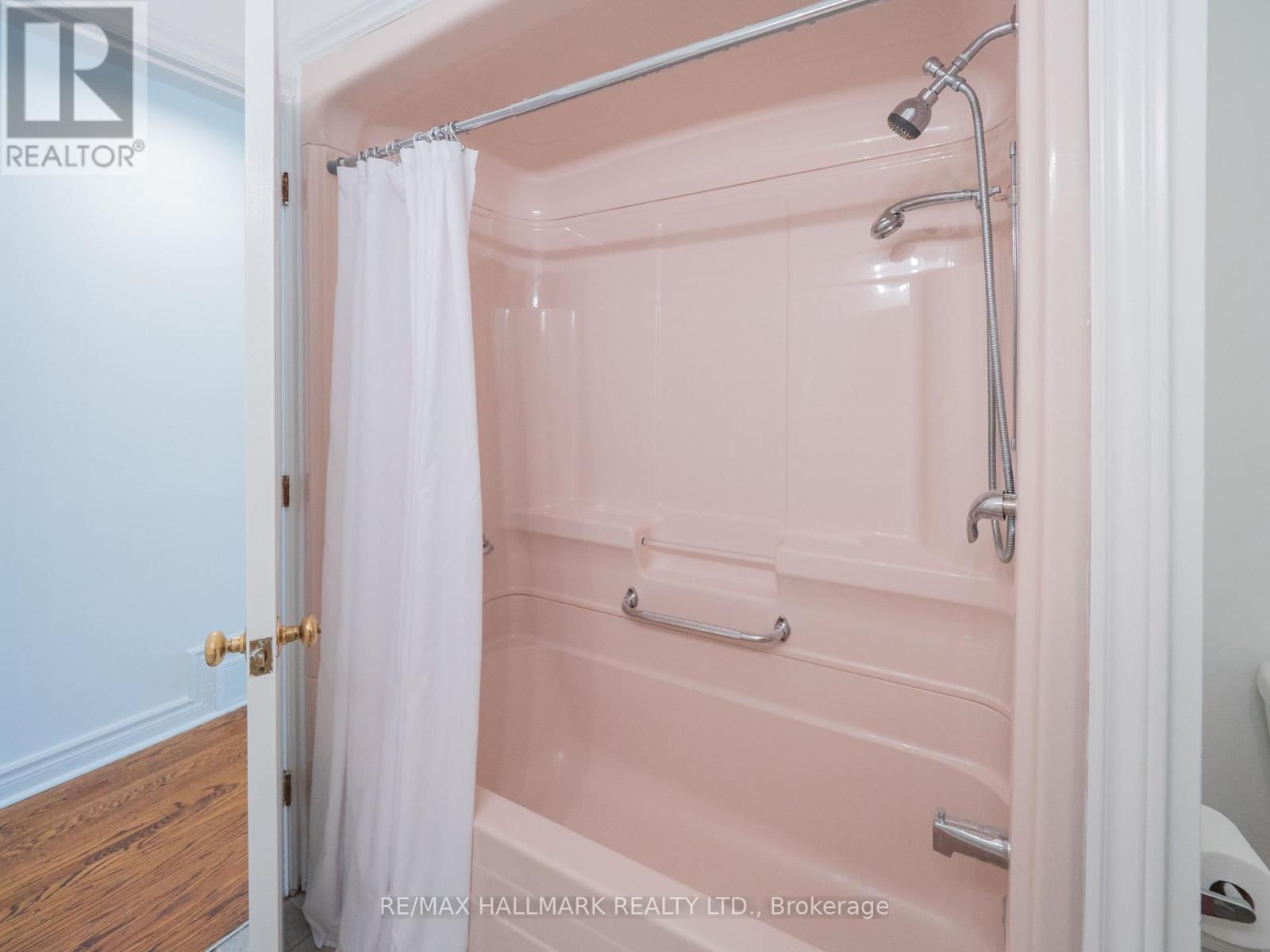 34 Guernsey Drive, Toronto, Ontario  M9C 3A6 - Photo 23 - W12438980