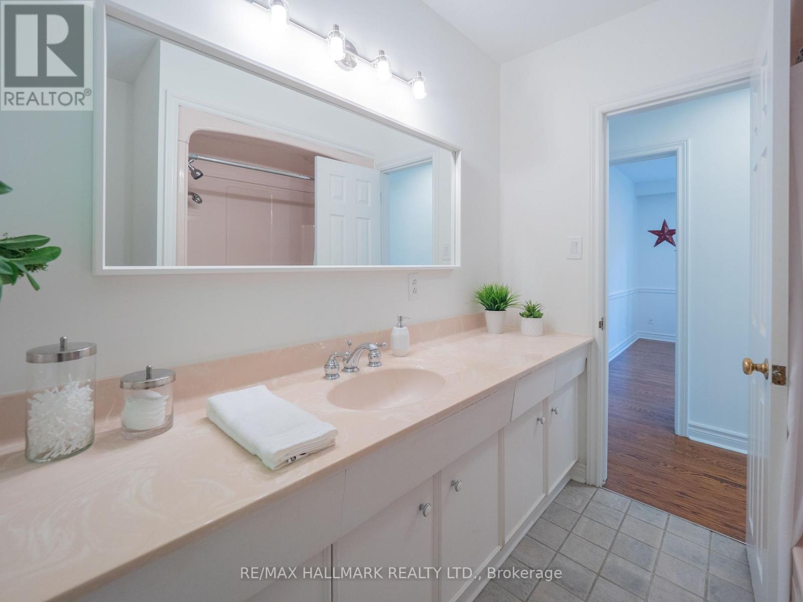 34 Guernsey Drive, Toronto, Ontario  M9C 3A6 - Photo 24 - W12438980