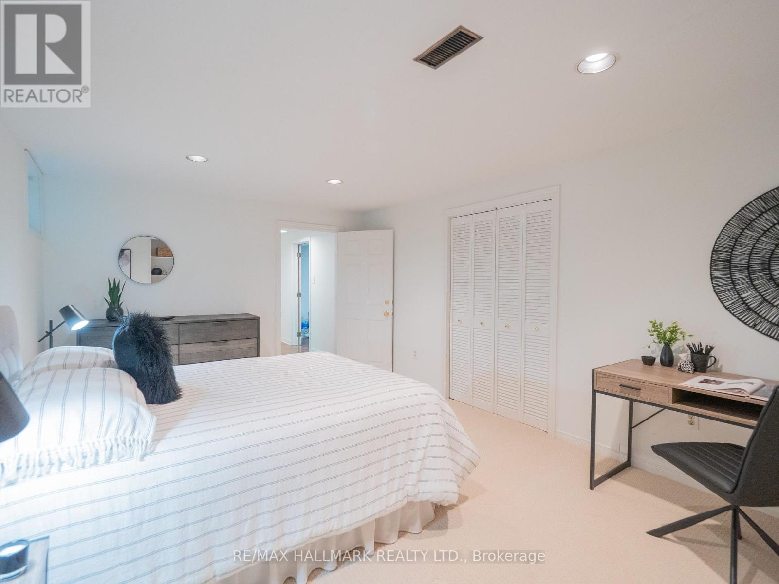 34 Guernsey Drive, Toronto, Ontario  M9C 3A6 - Photo 33 - W12438980