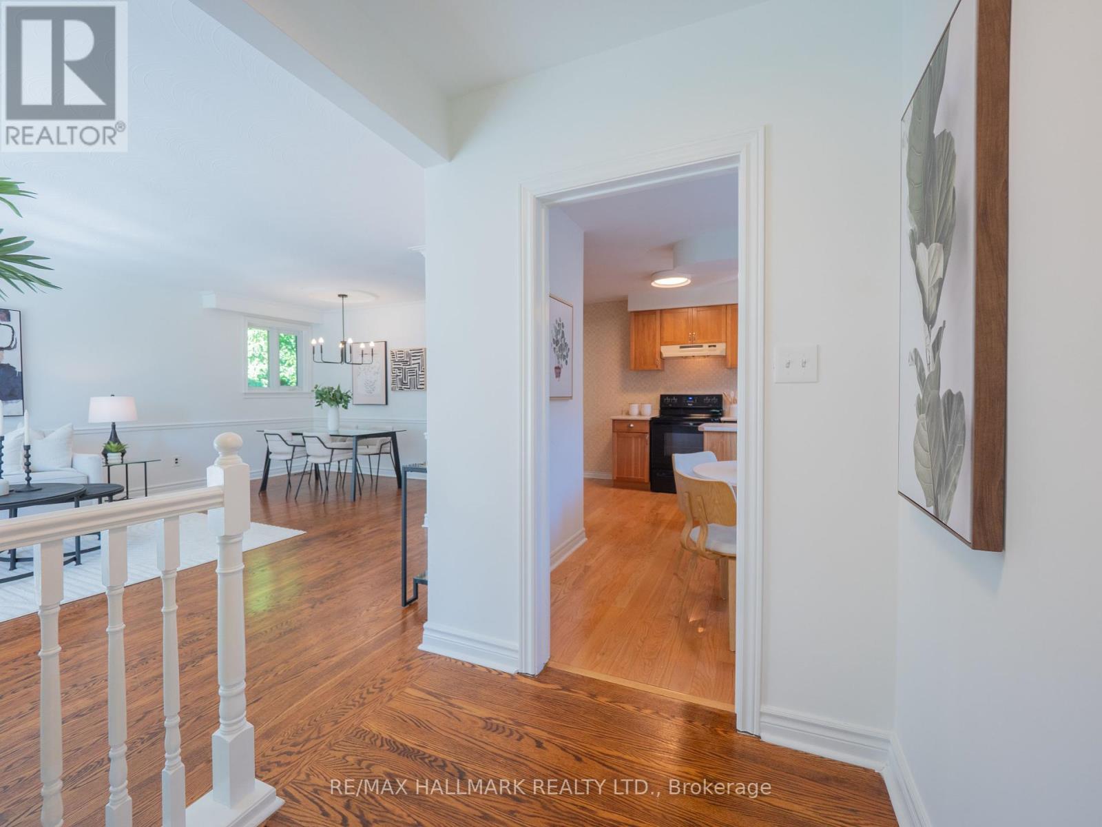 34 Guernsey Drive, Toronto, Ontario  M9C 3A6 - Photo 4 - W12438980