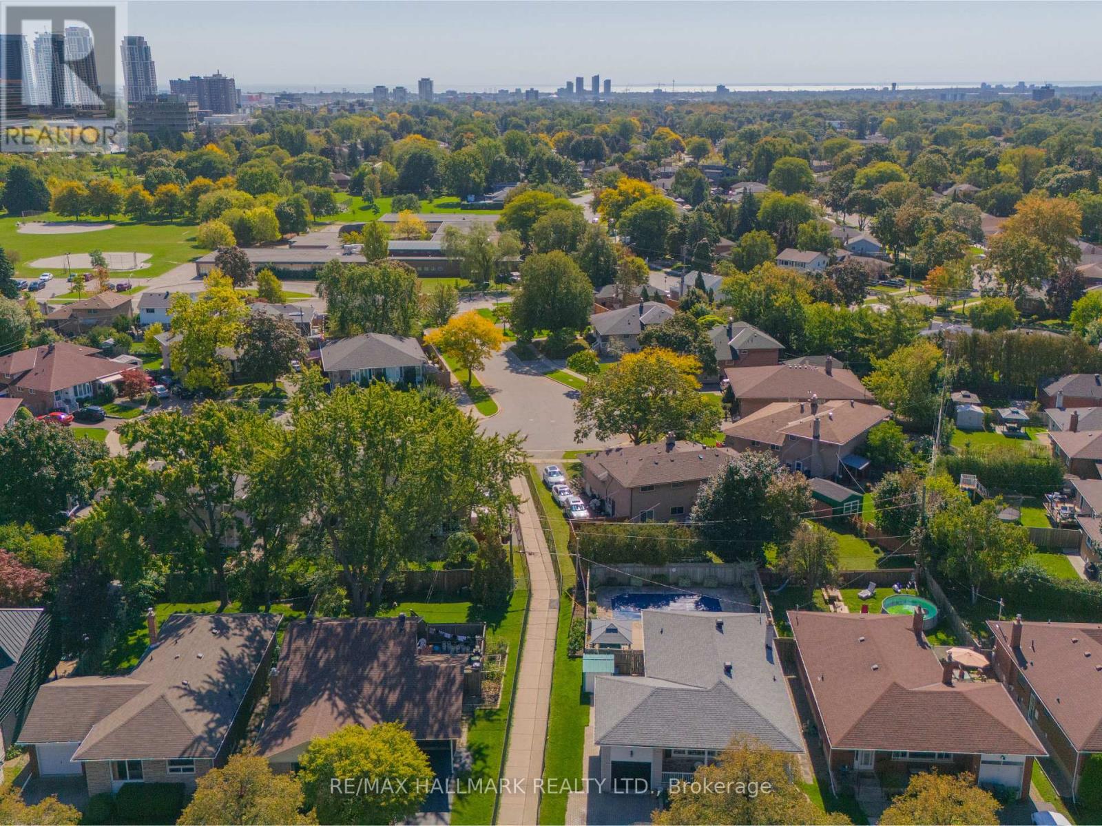 34 Guernsey Drive, Toronto, Ontario  M9C 3A6 - Photo 40 - W12438980