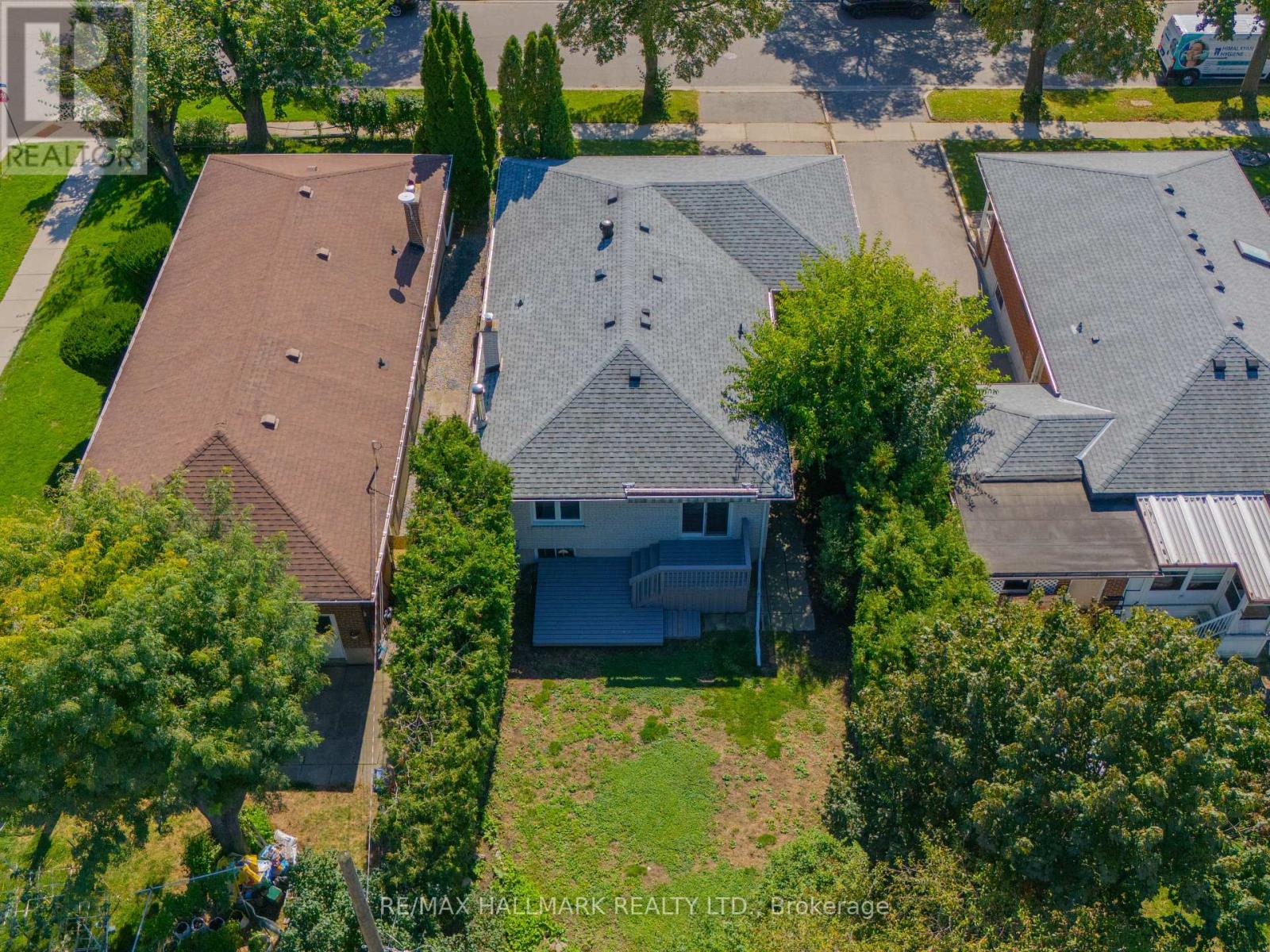 34 Guernsey Drive, Toronto, Ontario  M9C 3A6 - Photo 41 - W12438980