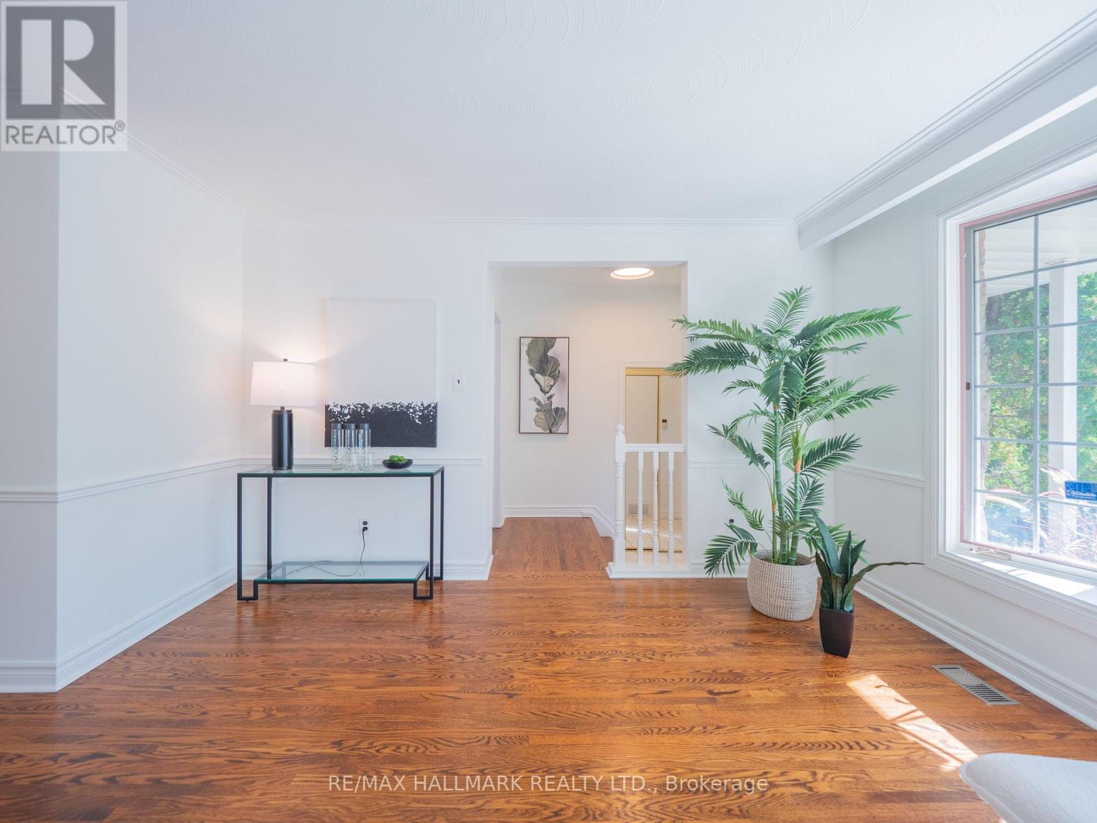 34 Guernsey Drive, Toronto, Ontario  M9C 3A6 - Photo 9 - W12438980