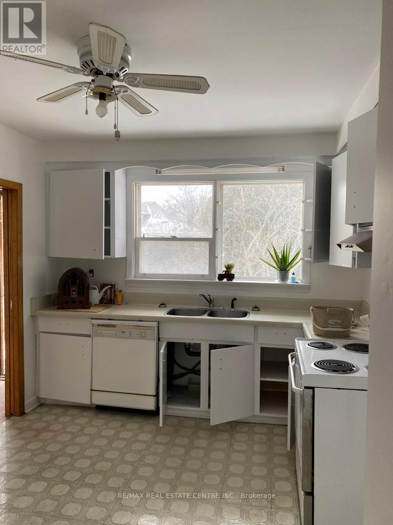 462 Scarsdale Crescent, Oakville, Ontario  L6W 3W7 - Photo 7 - W12438985