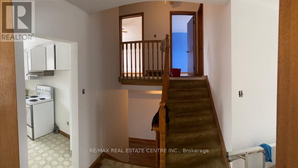 462 Scarsdale Crescent, Oakville, Ontario  L6W 3W7 - Photo 8 - W12438985