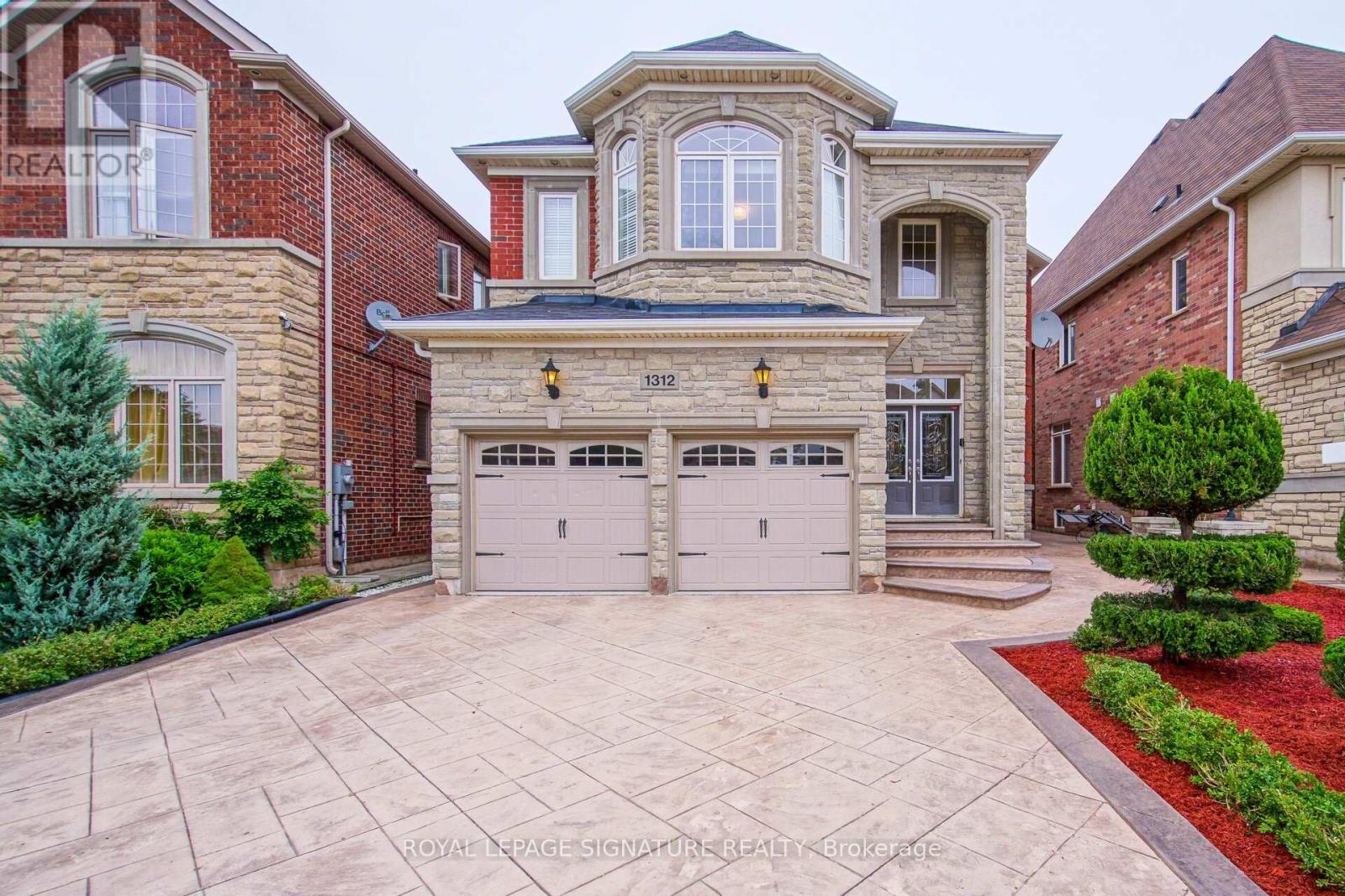 1312 Kestell Boulevard, Oakville, Ontario  L6H 0B9 - Photo 1 - W12439001
