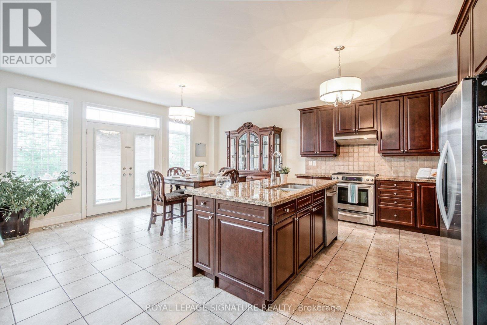 1312 Kestell Boulevard, Oakville, Ontario  L6H 0B9 - Photo 11 - W12439001