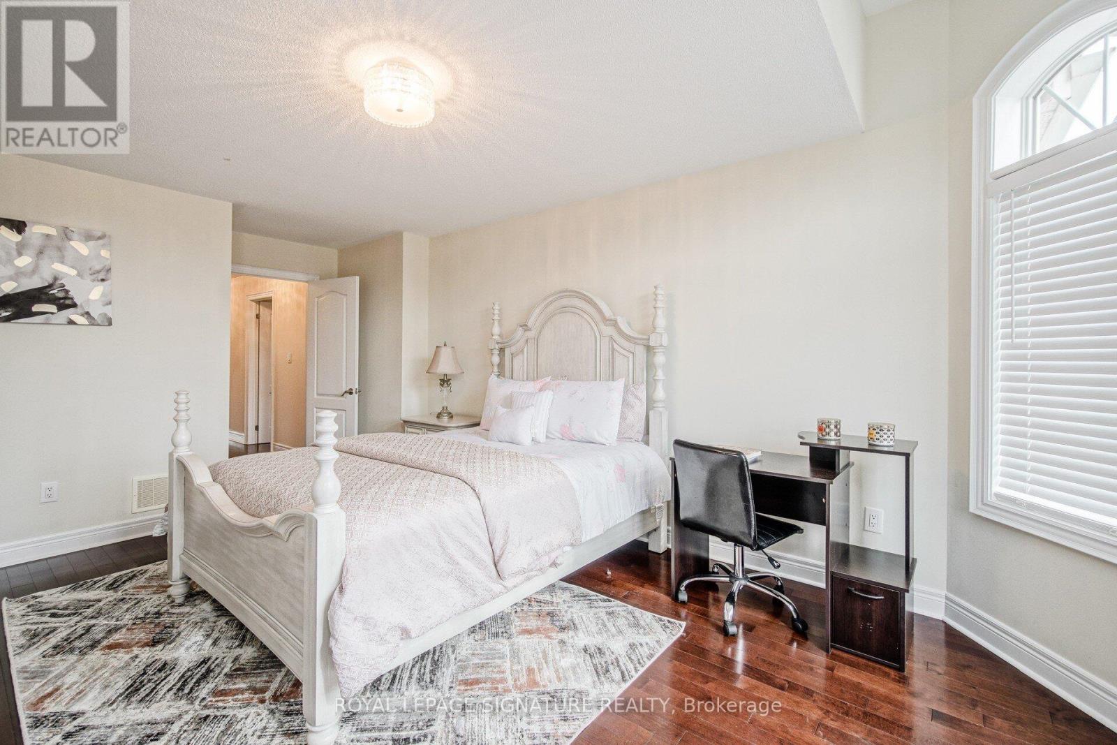 1312 Kestell Boulevard, Oakville, Ontario  L6H 0B9 - Photo 21 - W12439001