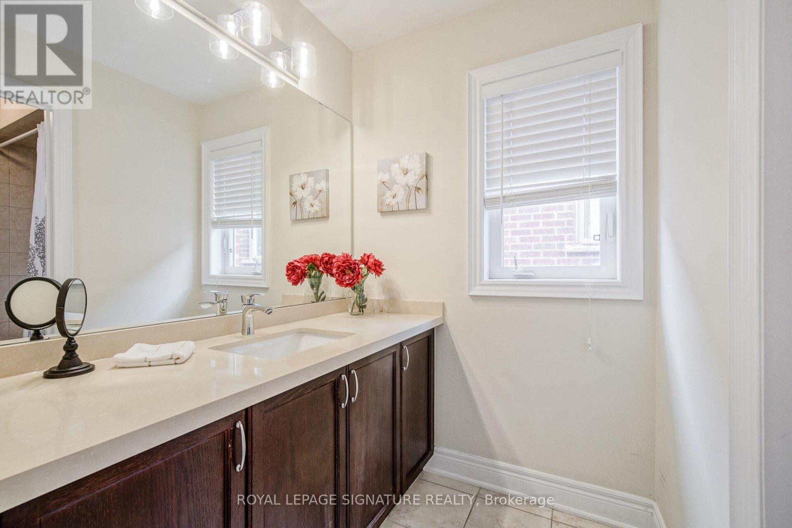 1312 Kestell Boulevard, Oakville, Ontario  L6H 0B9 - Photo 22 - W12439001