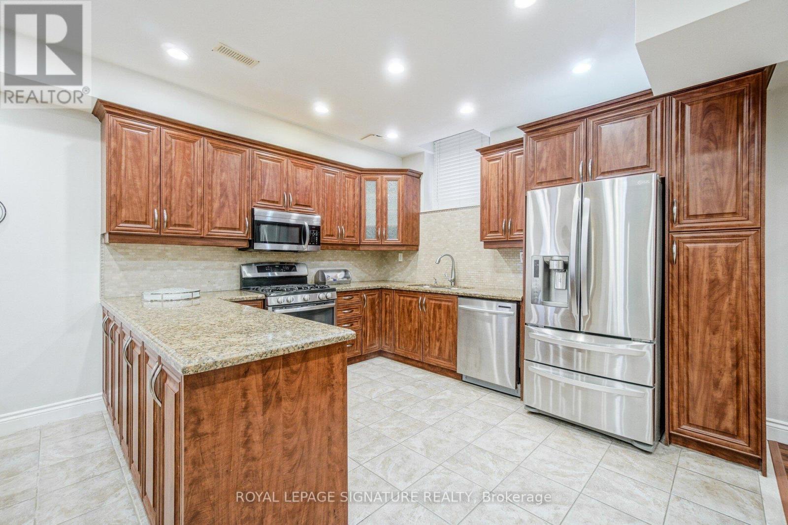 1312 Kestell Boulevard, Oakville, Ontario  L6H 0B9 - Photo 26 - W12439001