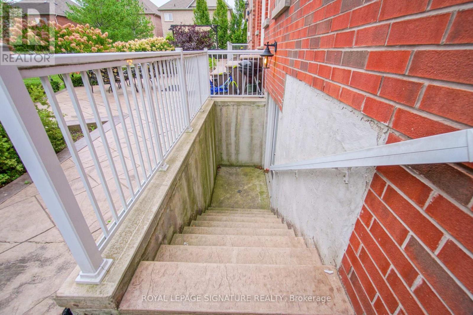 1312 Kestell Boulevard, Oakville, Ontario  L6H 0B9 - Photo 31 - W12439001