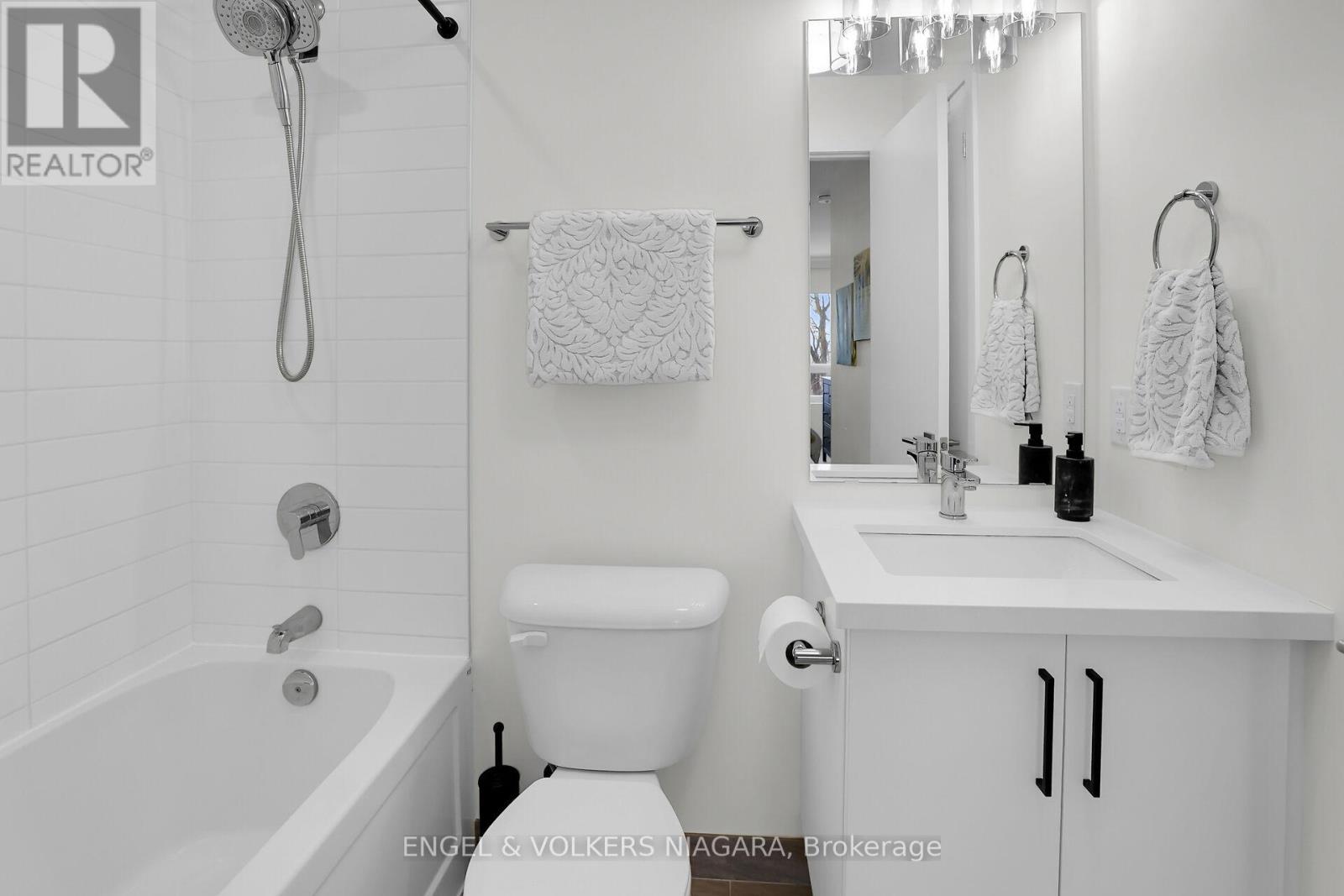 106 - 479 Charlton Avenue E, Hamilton (Stinson), Ontario  L8N 0B4 - Photo 16 - X12439012