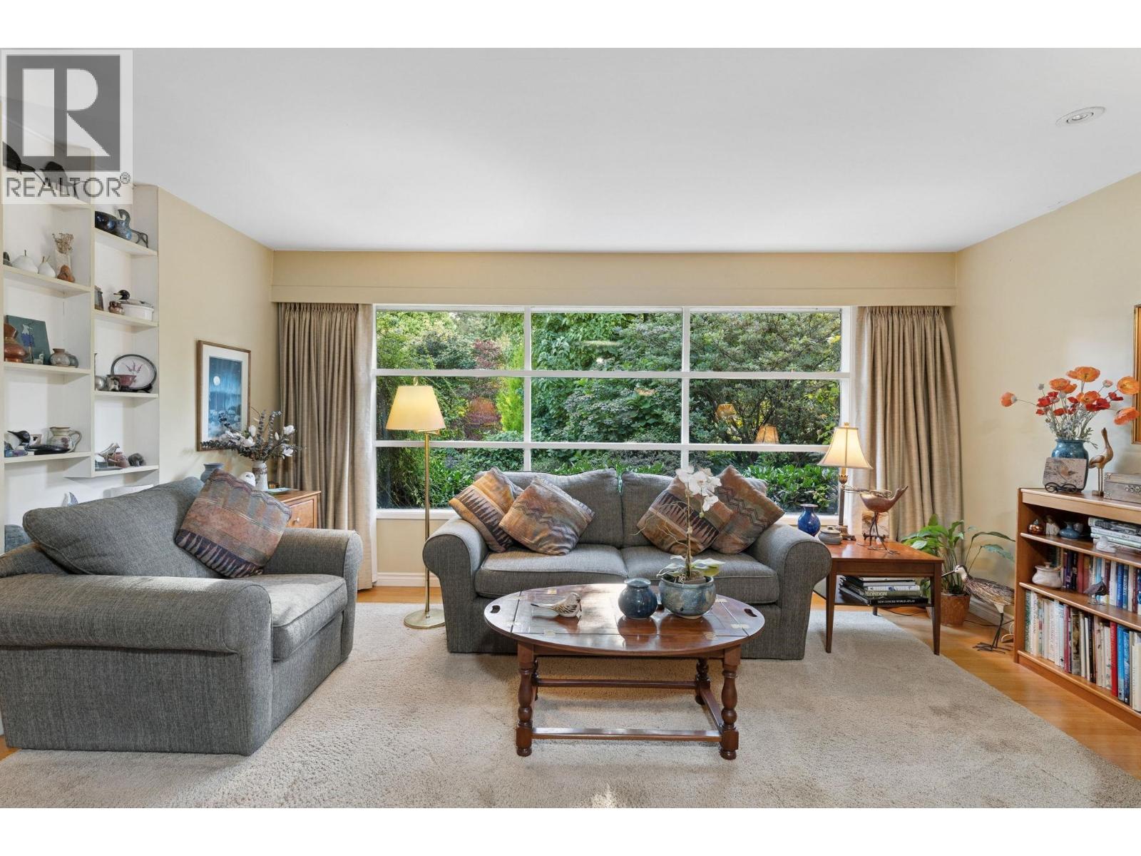 2658 Newmarket Drive, North Vancouver, British Columbia  V7R 2T4 - Photo 2 - R3054441