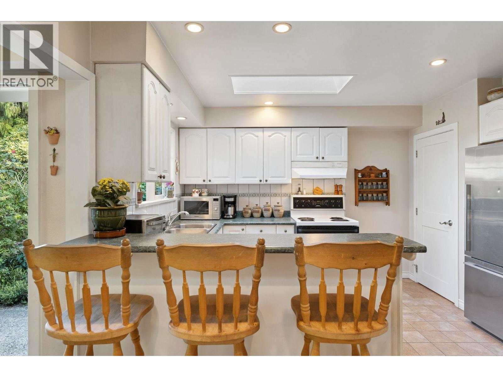 2658 Newmarket Drive, North Vancouver, British Columbia  V7R 2T4 - Photo 6 - R3054441