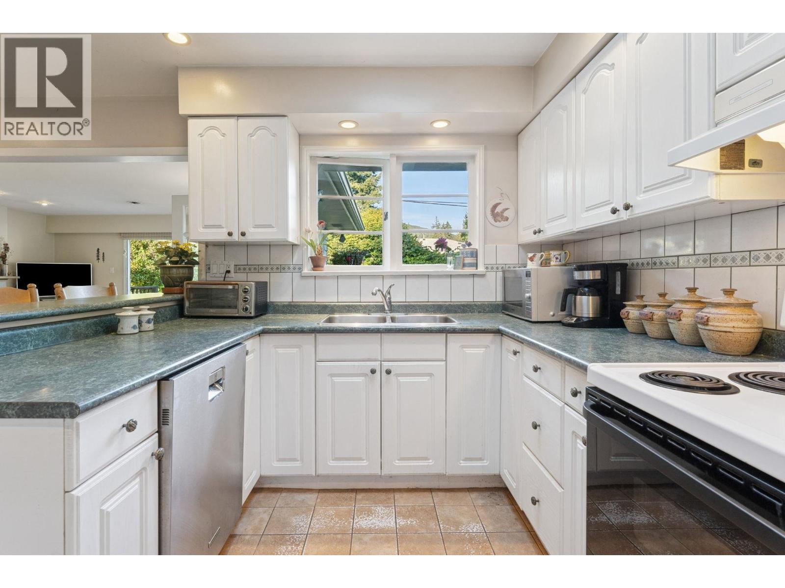 2658 Newmarket Drive, North Vancouver, British Columbia  V7R 2T4 - Photo 8 - R3054441