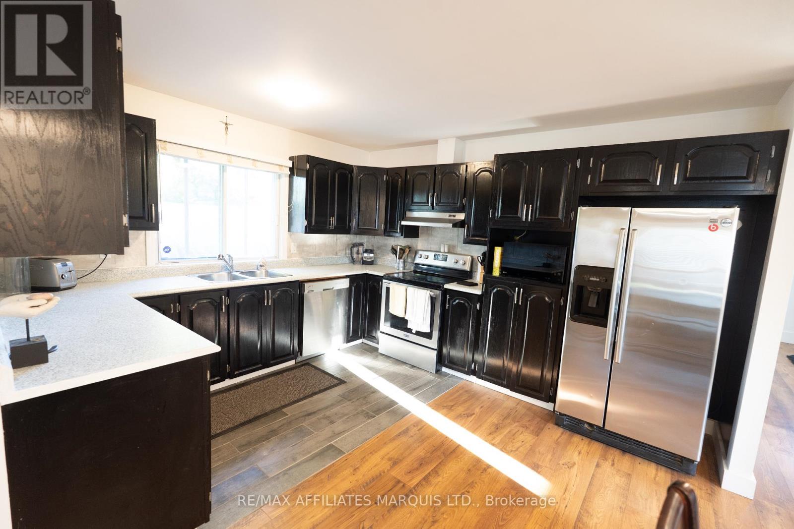 1017 Marleau Avenue, Cornwall, Ontario  K6H 2W6 - Photo 8 - X12439014