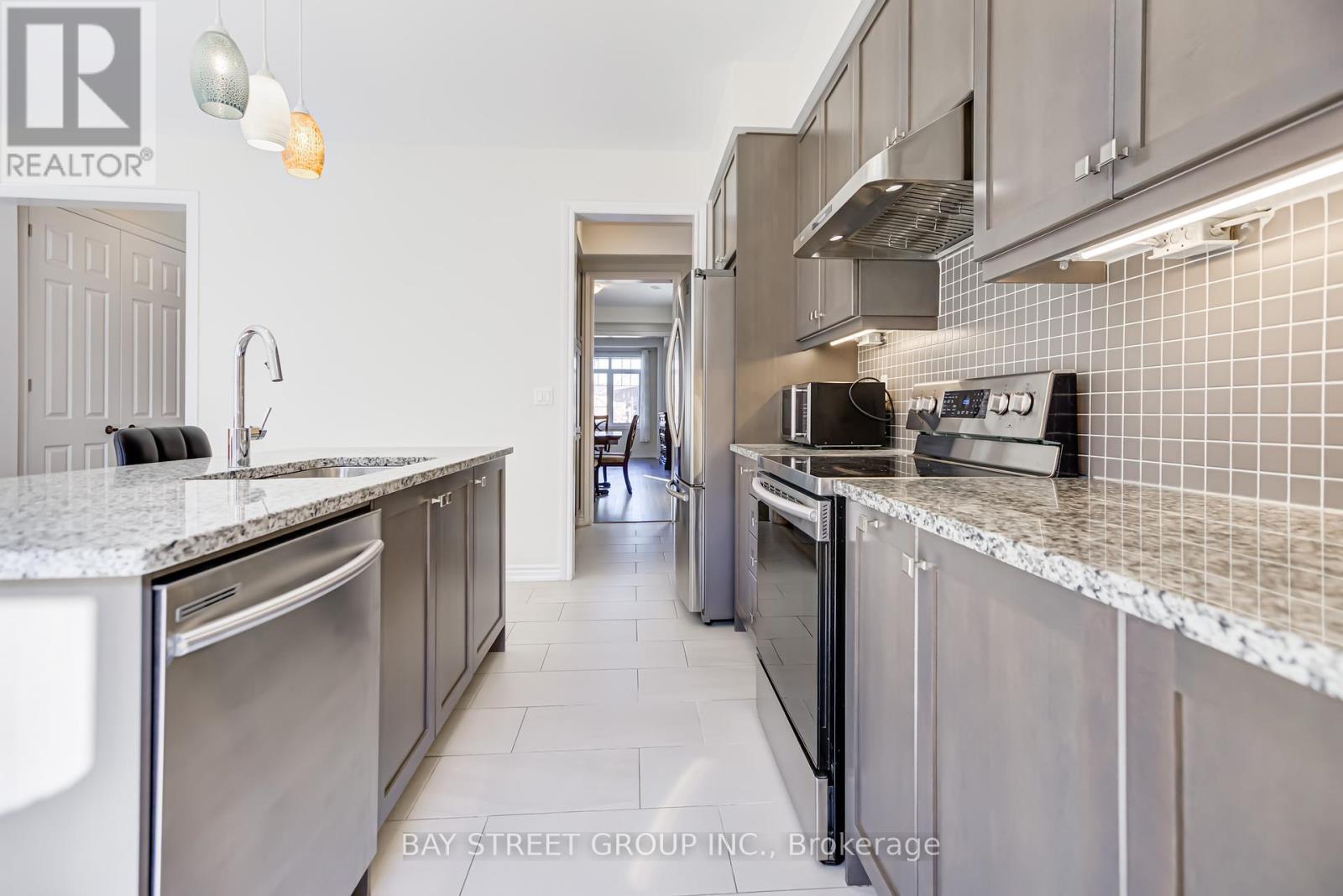 35 George Peach Avenue, Markham, Ontario  L6C 0Z2 - Photo 13 - N12425074