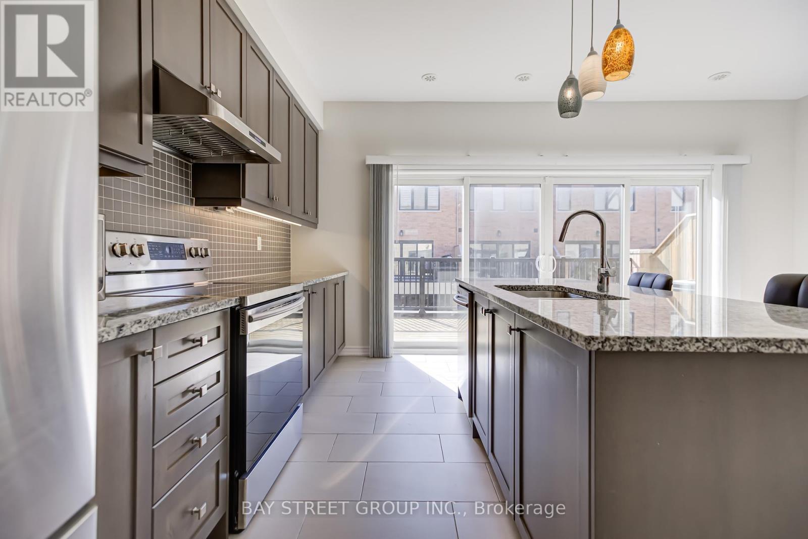 35 George Peach Avenue, Markham, Ontario  L6C 0Z2 - Photo 15 - N12425074