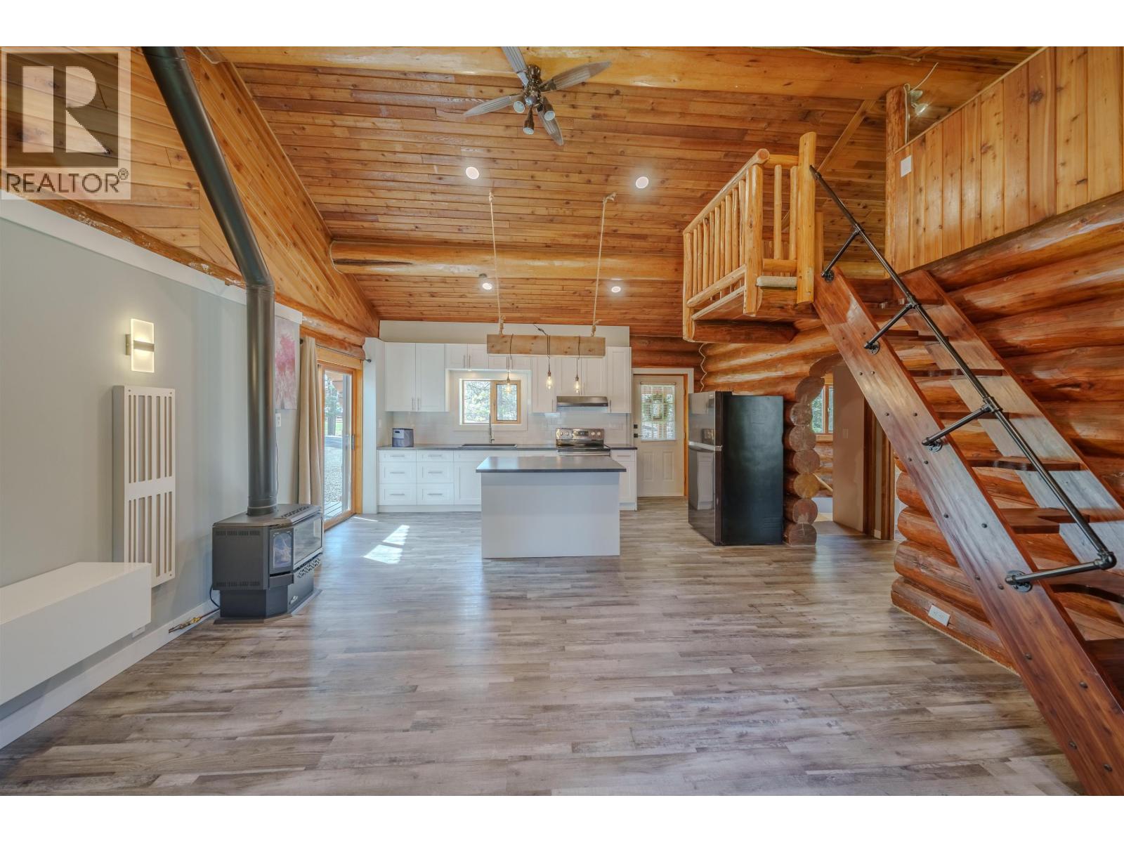 5231 Davis Road, 108 Mile Ranch, British Columbia V0K 2Z0 - Photo 10 - R3054455