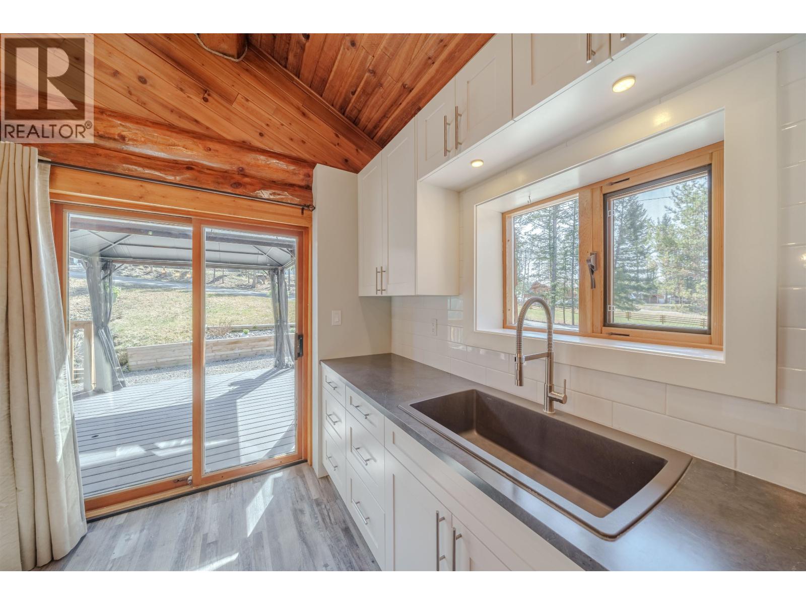 5231 Davis Road, 108 Mile Ranch, British Columbia V0K 2Z0 - Photo 6 - R3054455